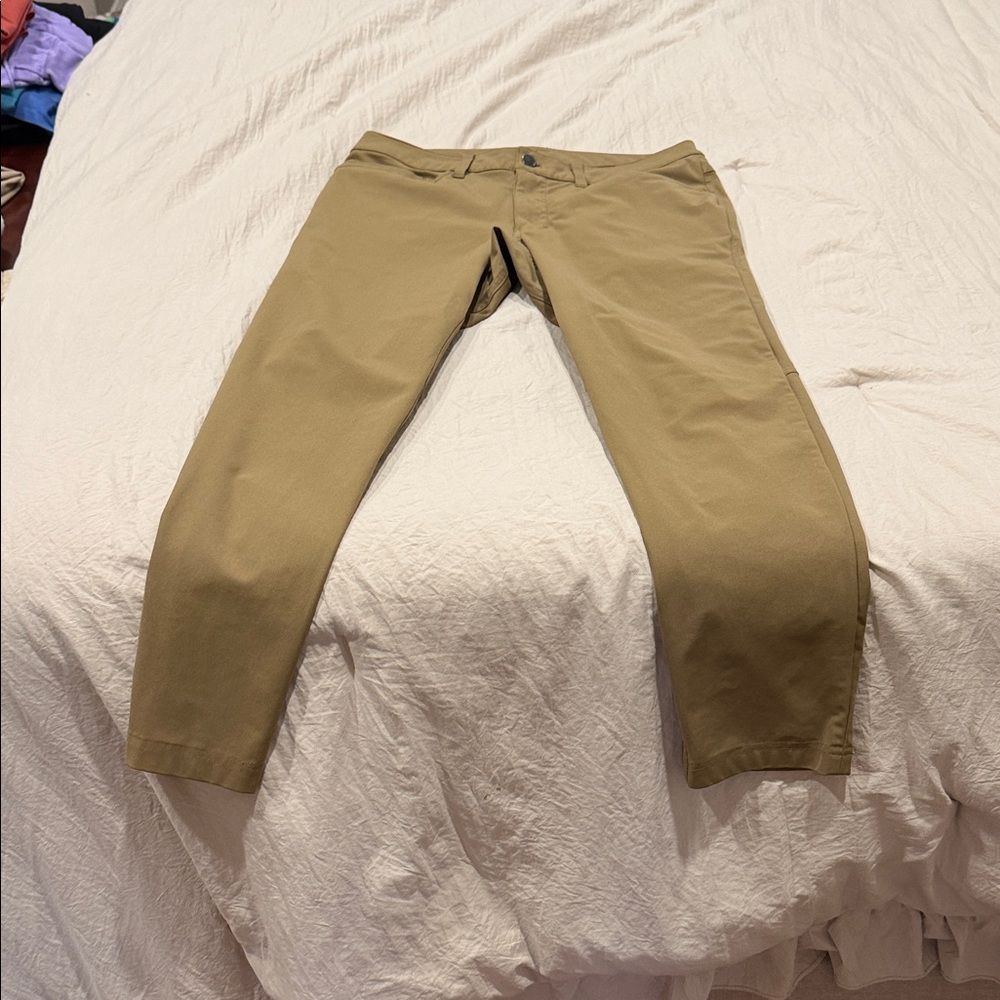 lululemon athletica Men's Khaki Chinos 31x30